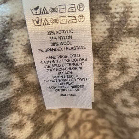 Leopard Print Turtleneck Sweater - Picture 6 of 7